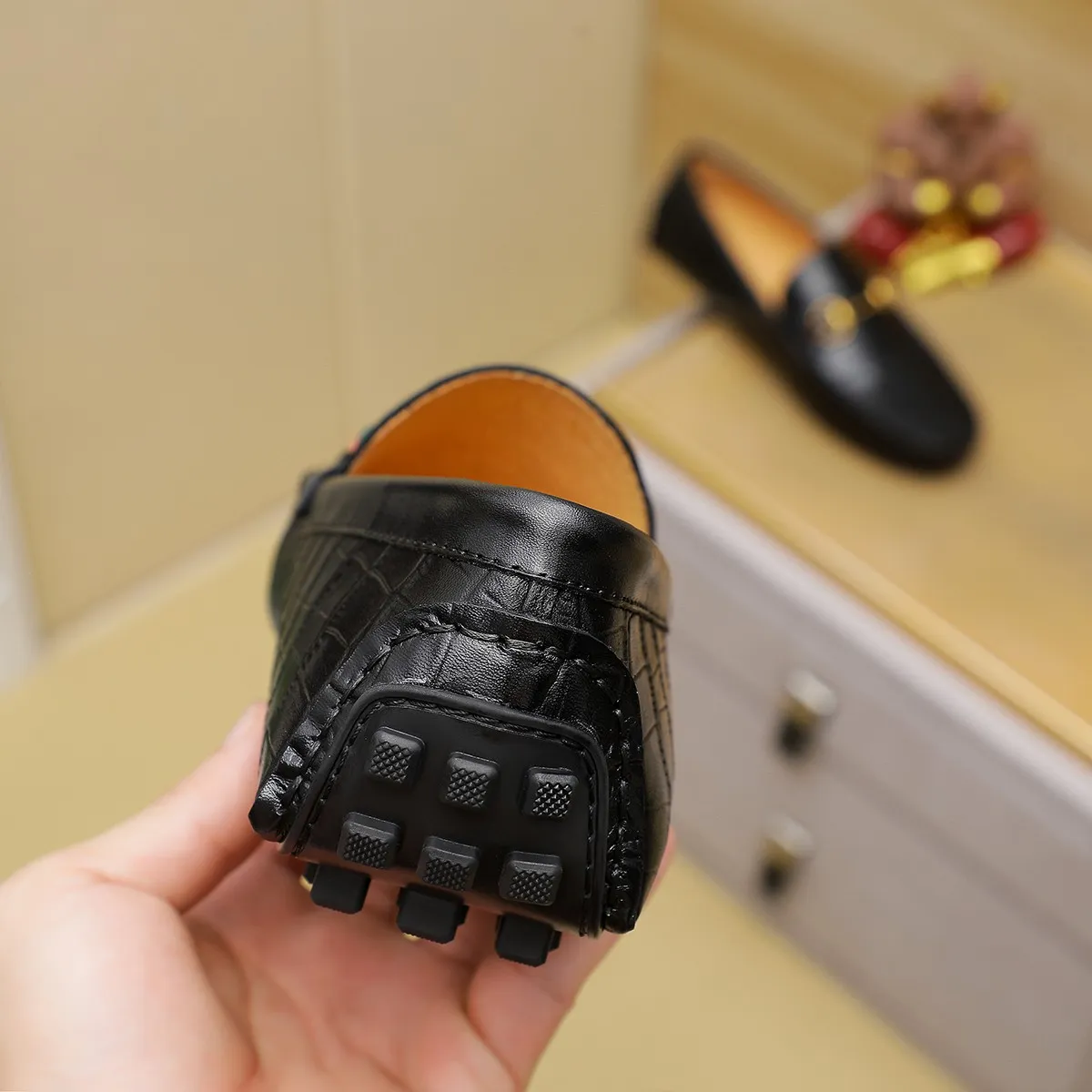 Men's shoes💰380💰🕷🕷️【 GUCCI 】Gucci's best-selling trendy men's casual slip-on shoes 🇨🇳Official website original 1:1 mold 💯Original quality, fine workmanship ☘Fashionable and versatile, perfect shape, comfortable on the feet 🍓Trendy men's recommended model, imported cowhide on the top layer 🎋High-quality pigskin lining, rubber wear-resistant and non-slip outsole, high-end atmosphere, worth owning 🍉Optional 38-44